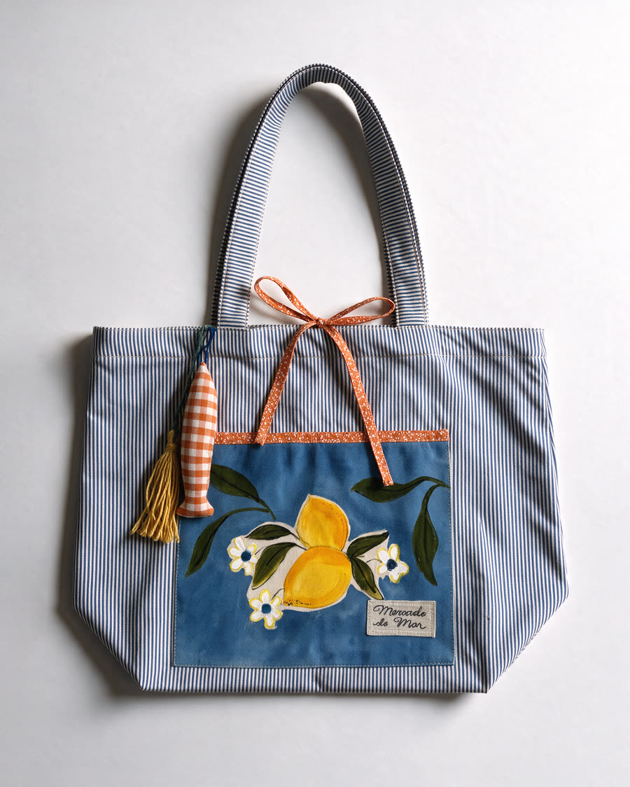 Bolsa O Limão: limões e flores brancas pintados sobre painel azul