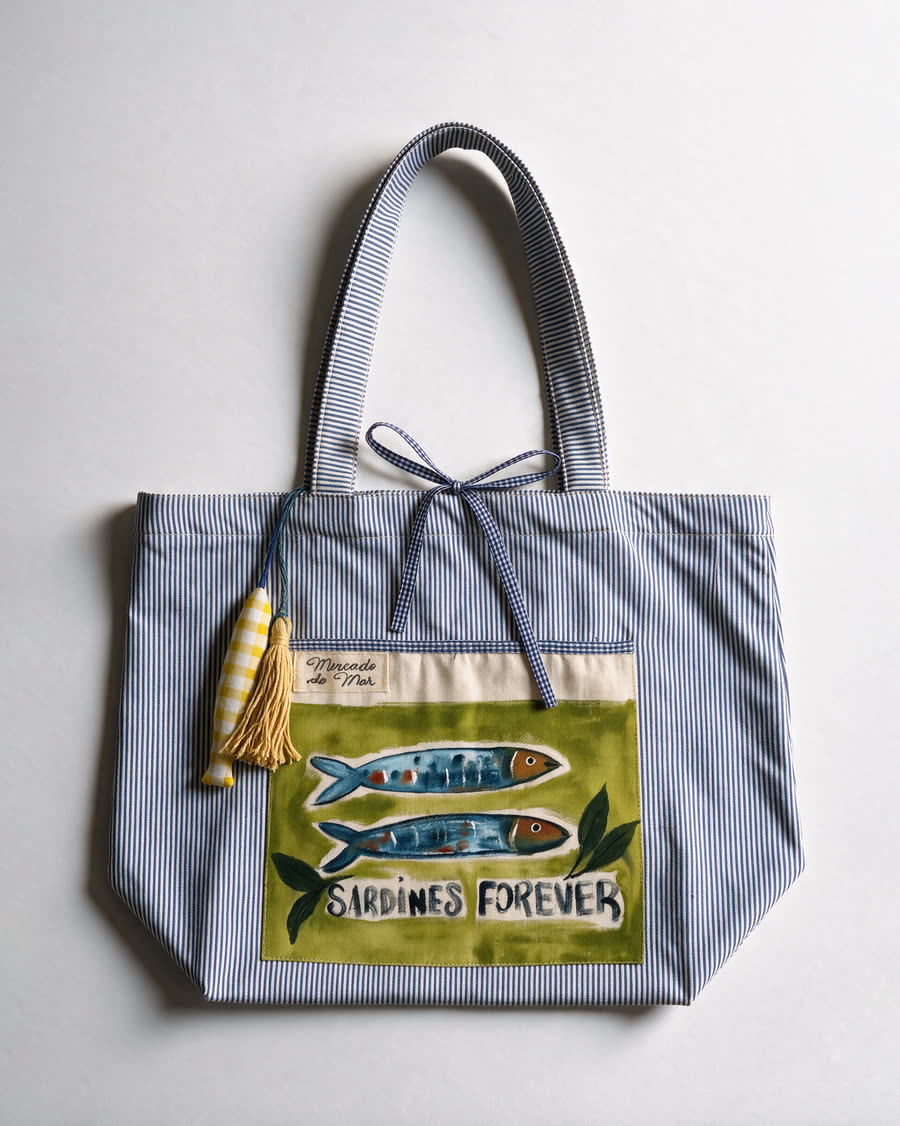 Bolsa A Oliva: duas sardinhas sobre painel verde-oliva com o letreiro Sardines forever